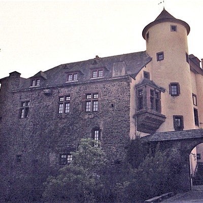 Neuerburg, Jugendburg