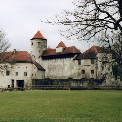 Burghausen, Burg zu